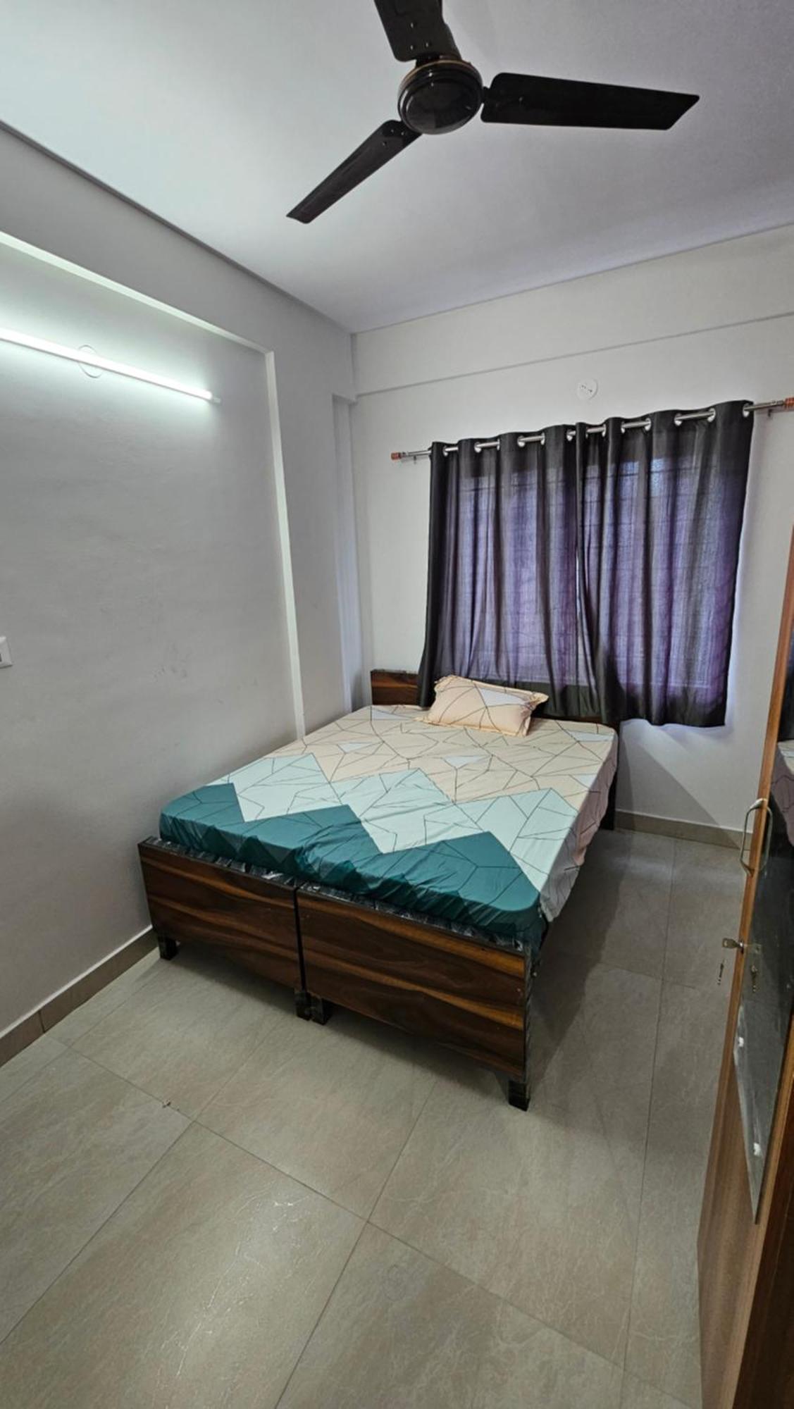 V2 Rooms Bangalore Room photo
